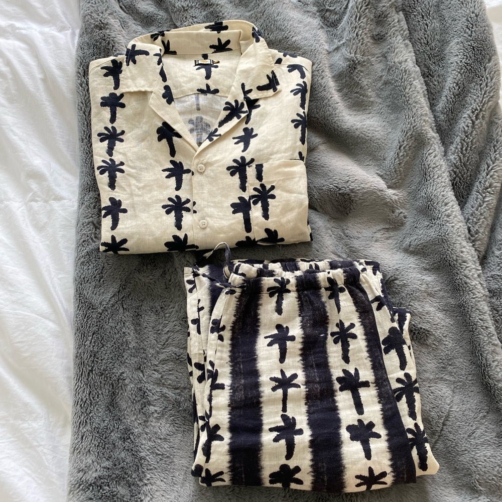 Desmond and Dempsey Palm Striped Linen Set